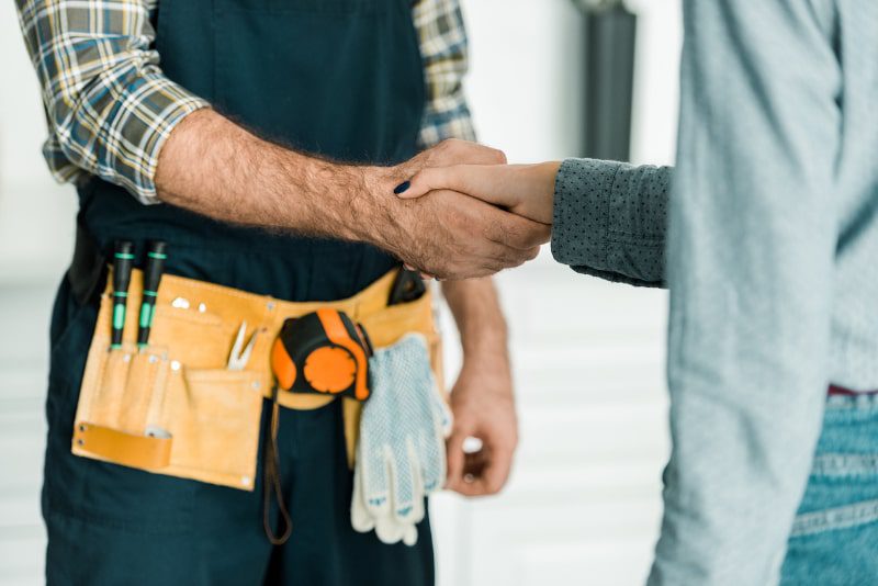 HVAC technician shakes homeowner's hand