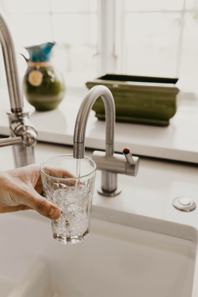 kitchen sink faucet - benefits of clean healthy water