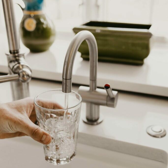 kitchen sink faucet - benefits of clean healthy water